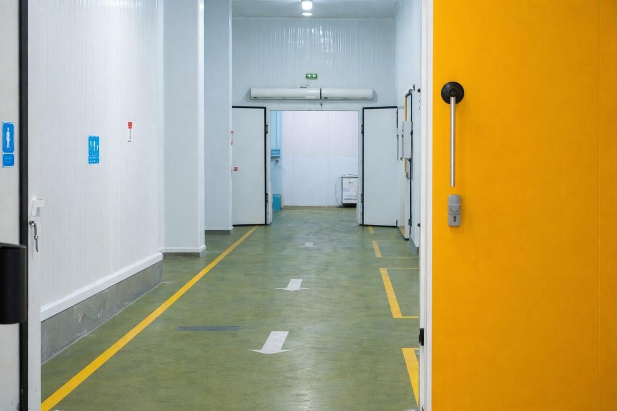 Cold storage corridor